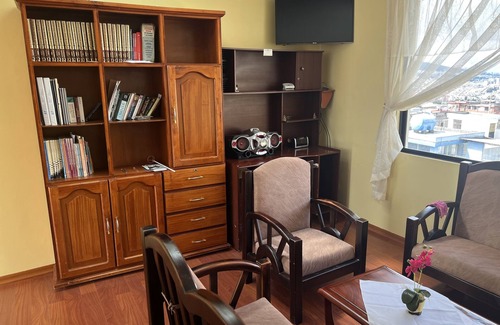 Quito Apartamento | Very private and quiet suite with a panoramic view of the entire city.