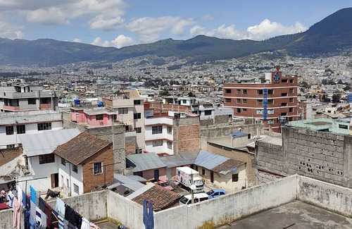 Quito Apartamento | Very private and quiet suite with a panoramic view of the entire city.