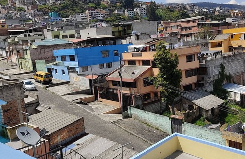 Quito Apartamento | Very private and quiet suite with a panoramic view of the entire city.