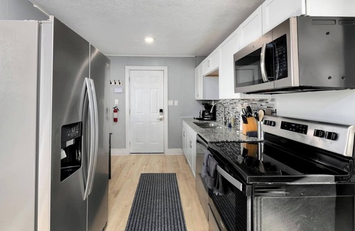 Sugar Creek Casa | Very Quiet | 15M -> Dntwn | Hidden Gem | 910 Mbps