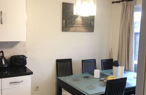 Peterborough Casa | Very quiet area, close to Peterborough Hospital