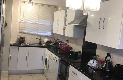 Peterborough Casa | Very quiet area, close to Peterborough Hospital