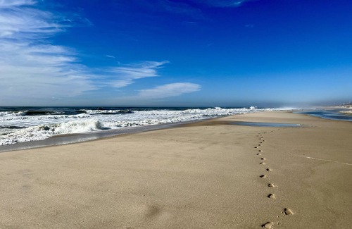 Quogue Casa | Very rare, steps to the Ocean on Dune Road in Quogue
