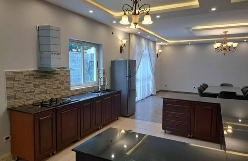 Kirkos Casa | Very secure quite gust house