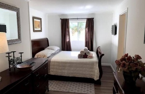 Rossmoyne Casa | Very Spacious 2BR/1.5BA Guest House, 5 min from LA