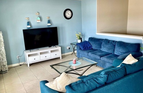 Corpus Christi Casa | Very Spacious and Close to Beach. Fenced Patio and 2 Balconies with Great Views!
