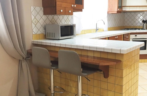 Marsaxlokk Apartamento | Very spacious and well-lit corner 3 bedroom apartment in Marsaxlokk, sleeps 6
