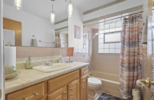 Normandy Casa | Very Spacious Duplex 7 minutes from ST. LOUIS AIRPORT and METROPOLITAN area!