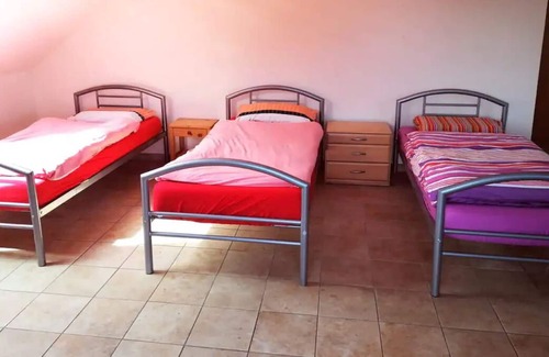 Niederzwehren Apartamento | very spacious fitter company family accommodation