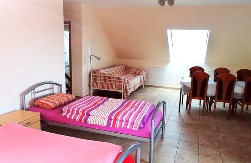 Niederzwehren Apartamento | very spacious fitter company family accommodation