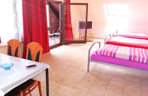 Niederzwehren Apartamento | very spacious fitter company family accommodation