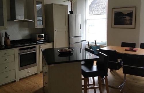 Ashburton Casa | Very Spacious Former bank managers residence