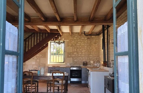 Razines Casa | Very spacious Guesthouse near Richelieu