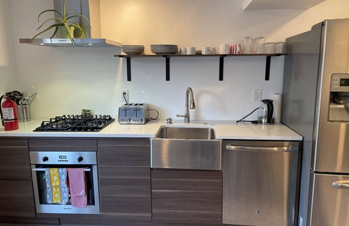Fairlawn Apartamento | Very stylish, family size unit, 2 bed 2.5 bath. Private front yard,unit entrance