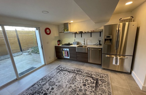 Fairlawn Apartamento | Very stylish, family size unit, 2 bed 2.5 bath. Private front yard,unit entrance