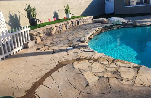 Riverside Casa | VeryPrivateHouse in Riverside,3bedrooms& 2 1/2 bathroom house w/Pool & big Patio