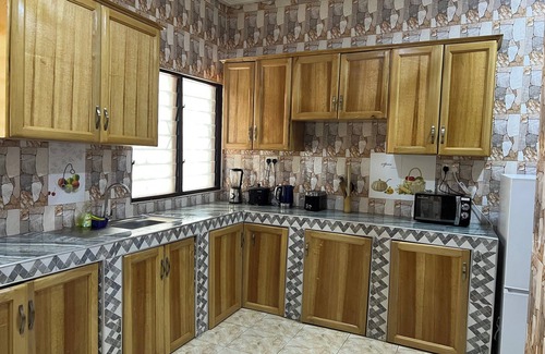 Kumasi Apartamento | Vesgrah Homes cozy Apartment with Super King Size Bed
