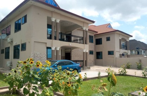 Kumasi Apartamento | Vesgrah Homes cozy Apartment with Super King Size Bed