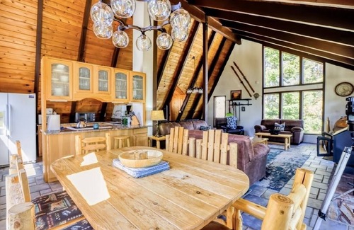 Tahoe Village Casa | VHR #08401874 4B 4B 3 Story Heavenly Ski Home Ski Retreat