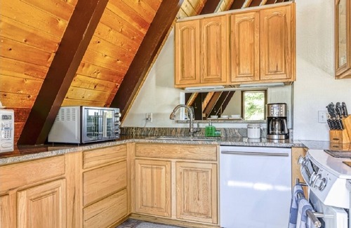 Tahoe Village Casa | VHR #08401874 4B 4B 3 Story Heavenly Ski Home Ski Retreat