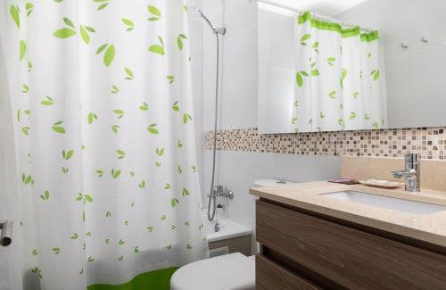Vina del Mar Apartamento | Viña Retreat - 2BR W/Pool, Wifi & Parking