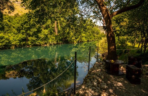 Podgorica Casa | Via river