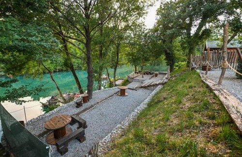 Podgorica Casa | Via river