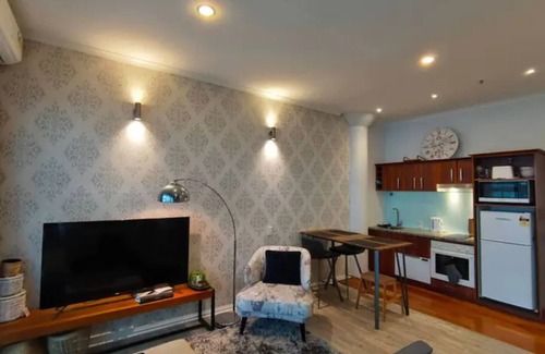 Auckland Central Business District Condominio | Viaduct Apartment With A Balcony!