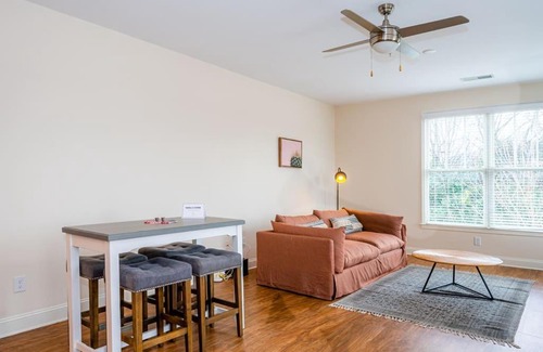 Wesley Heights Apartamento | Viagem Upscale Studio with Parking in Top Location