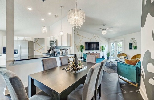 Westside Casa | Vibe House Message Now for Summer Special
