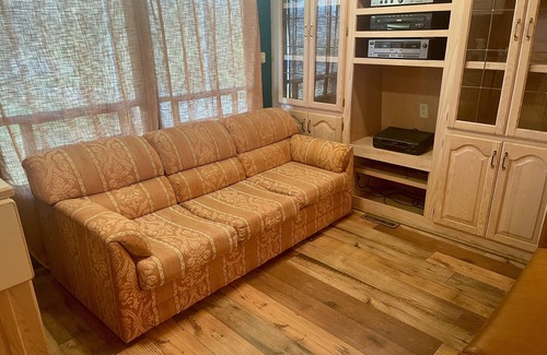 Mountain View Casa | Vibe'n in the View within walking distance from the square and Pickin' Park.