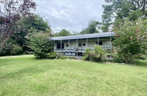 Mountain View Casa | Vibe'n in the View within walking distance from the square and Pickin' Park.