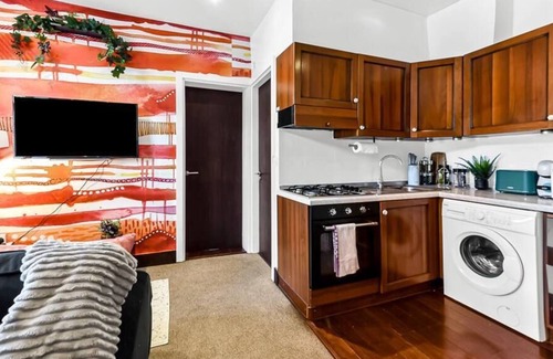 Walpole Apartamento | Vibrant 1 BD Retreat - Perfect for Couples