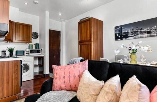 Walpole Apartamento | Vibrant 1 BD Retreat - Perfect for Couples