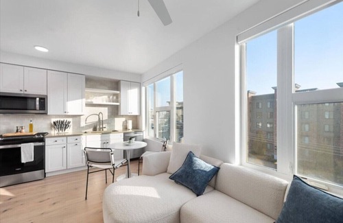 Fairpark Apartamento | Vibrant 1BD 1BA w/Pool, Gym, HTub, Bowling + More!