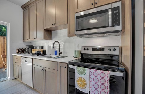 Concordia Apartamento | Vibrant 1BR Duplex Near Alberta Arts District