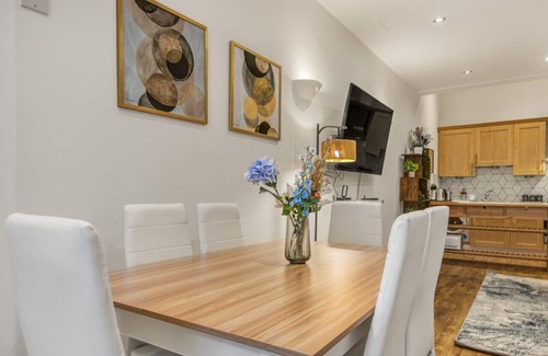 Bow Apartamento | Vibrant 2-Bed by Bow