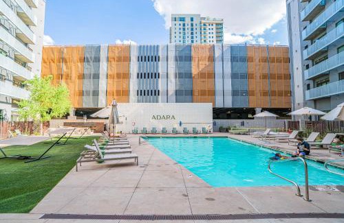 Evans Churchill Apartamento | Vibrant 2BD - CDT - Gym, Pool, Parking - Sleep 8