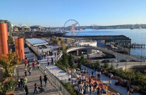 East Queen Anne Apartamento | Vibrant 2bed Condo - Stroll to SEA Space Needle