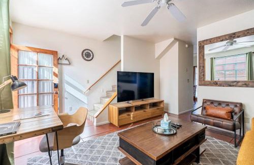 West University Apartamento | Vibrant 2BR DT Living, Stylish & Serene Stay