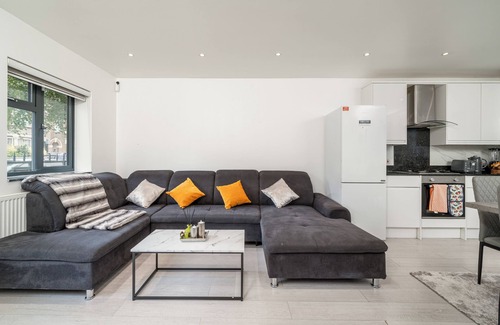 Northumberland Park Casa | Vibrant 3bedroom Retreat Tottenham Hotspur Stadium free Wifi, parking on request
