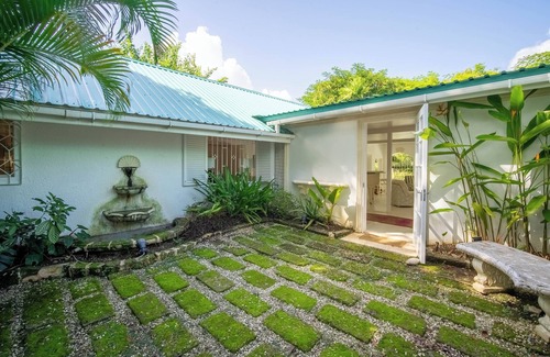Holder's Hill Casa | Vibrant 4-Bedroom Villa with Pool & Polo Views, Steps from Paynes Bay Beach.