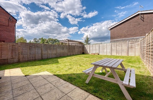 Cofton Hackett Casa | Vibrant 4BR for Families & Contractors w/ Parking