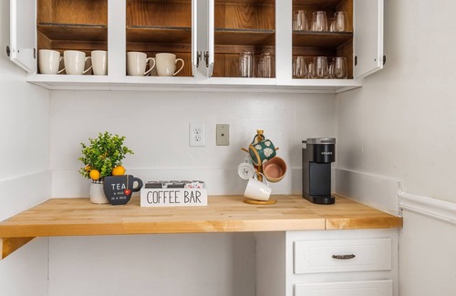 North Raleigh Casa | Vibrant 4BR home with outdoor patio, 5mins to North Hills. Pet-friendly!