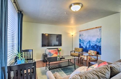 Montgomery Park Casa | Vibrant ABQ Adobe Den Mtn Views, Walk to Park!