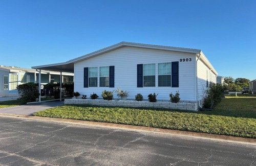 Parrish Casa | Vibrant Active Adult 55+ community w/clubhouse, pool w/hot tub, fitness room.