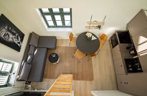 Stavanger Apartamento | Vibrant Apartment on Bustling Street, Above a Restaurant - Perfect for Tourists,