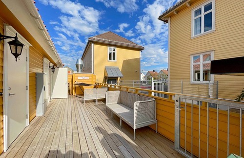Stavanger Apartamento | Vibrant Apartment on Bustling Street, Above a Restaurant - Perfect for Tourists,