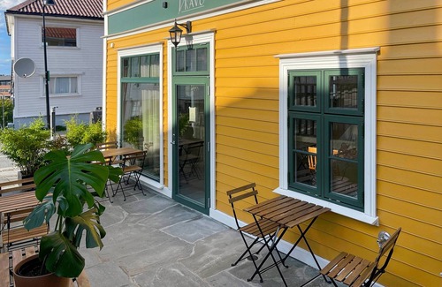 Stavanger Apartamento | Vibrant Apartment on Bustling Street, Above a Restaurant - Perfect for Tourists,