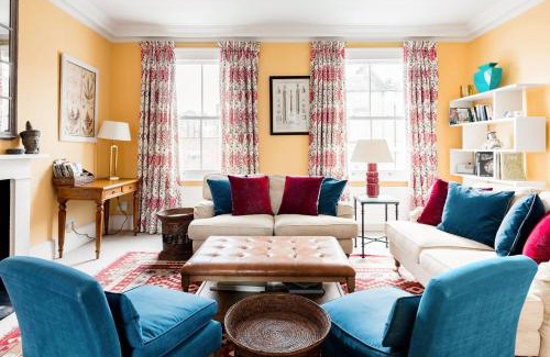 Redcliffe Apartamento | Vibrant Apartment with a Patio in Chelsea